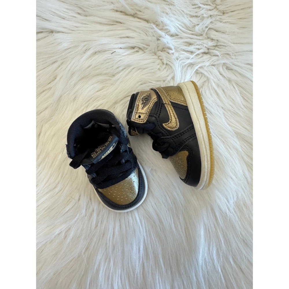 Nike black and gold size 2C